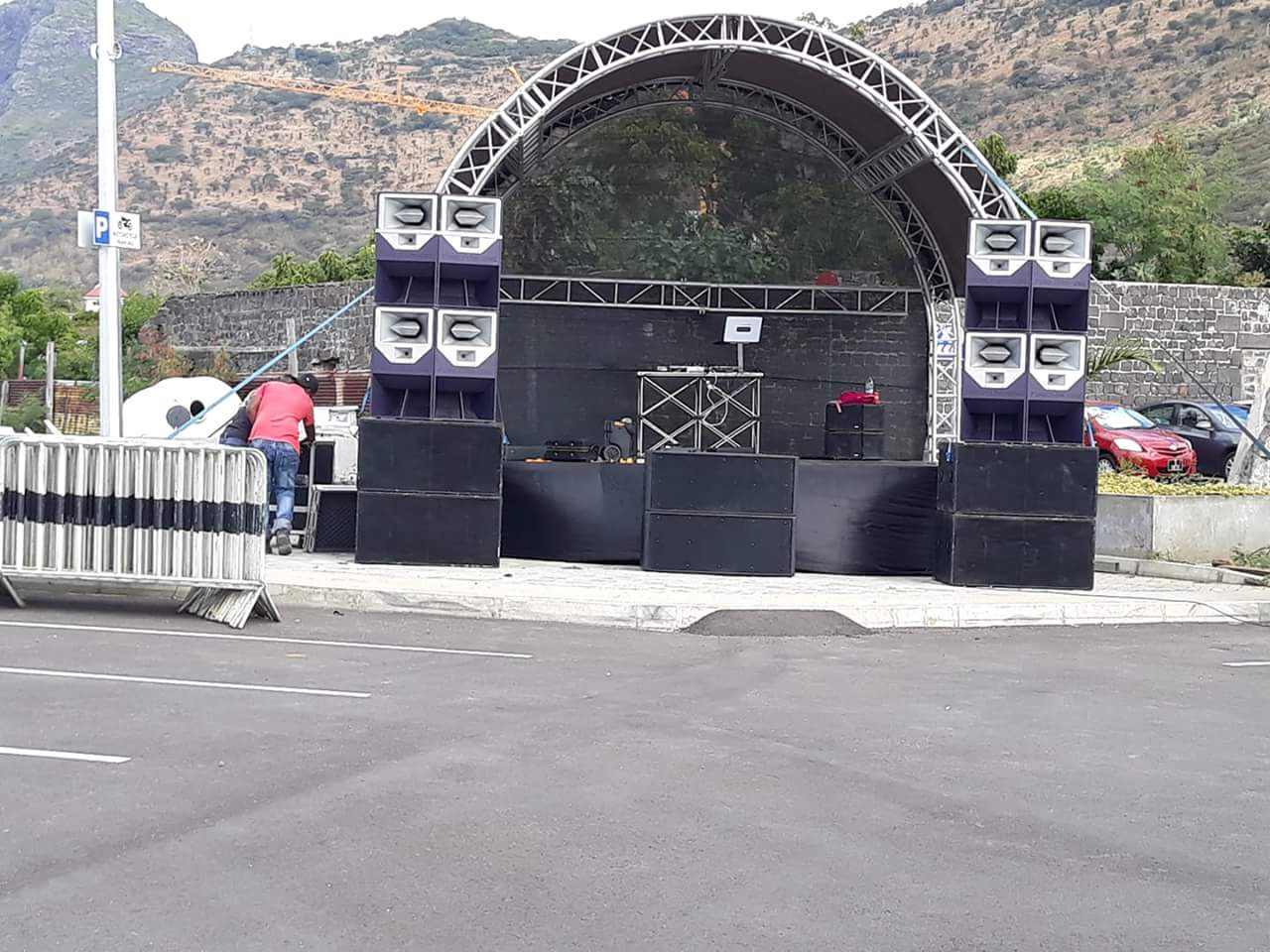 Sanway R2 full range speaker bring an exciting outdoor music concert in Mauritius